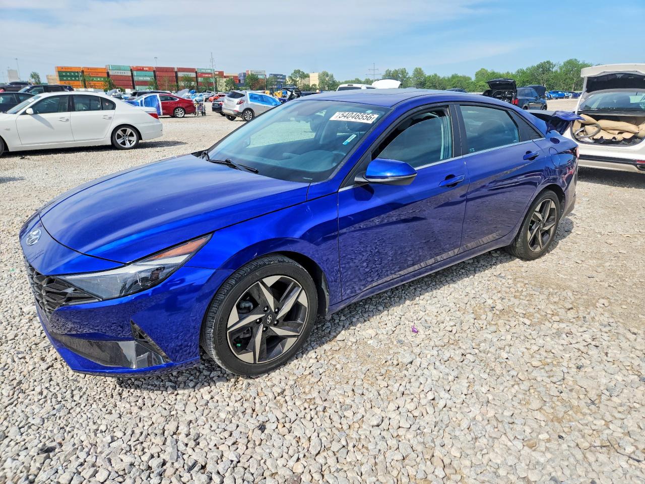 Salvage Hyundai ELANTRA Image