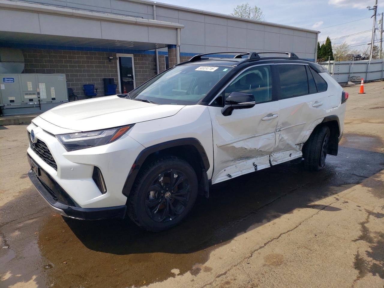 Salvage Toyota RAV4 Image