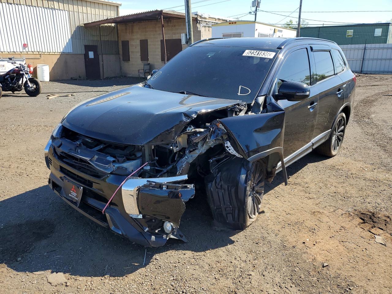 Salvage Mitsubishi Outlander Image