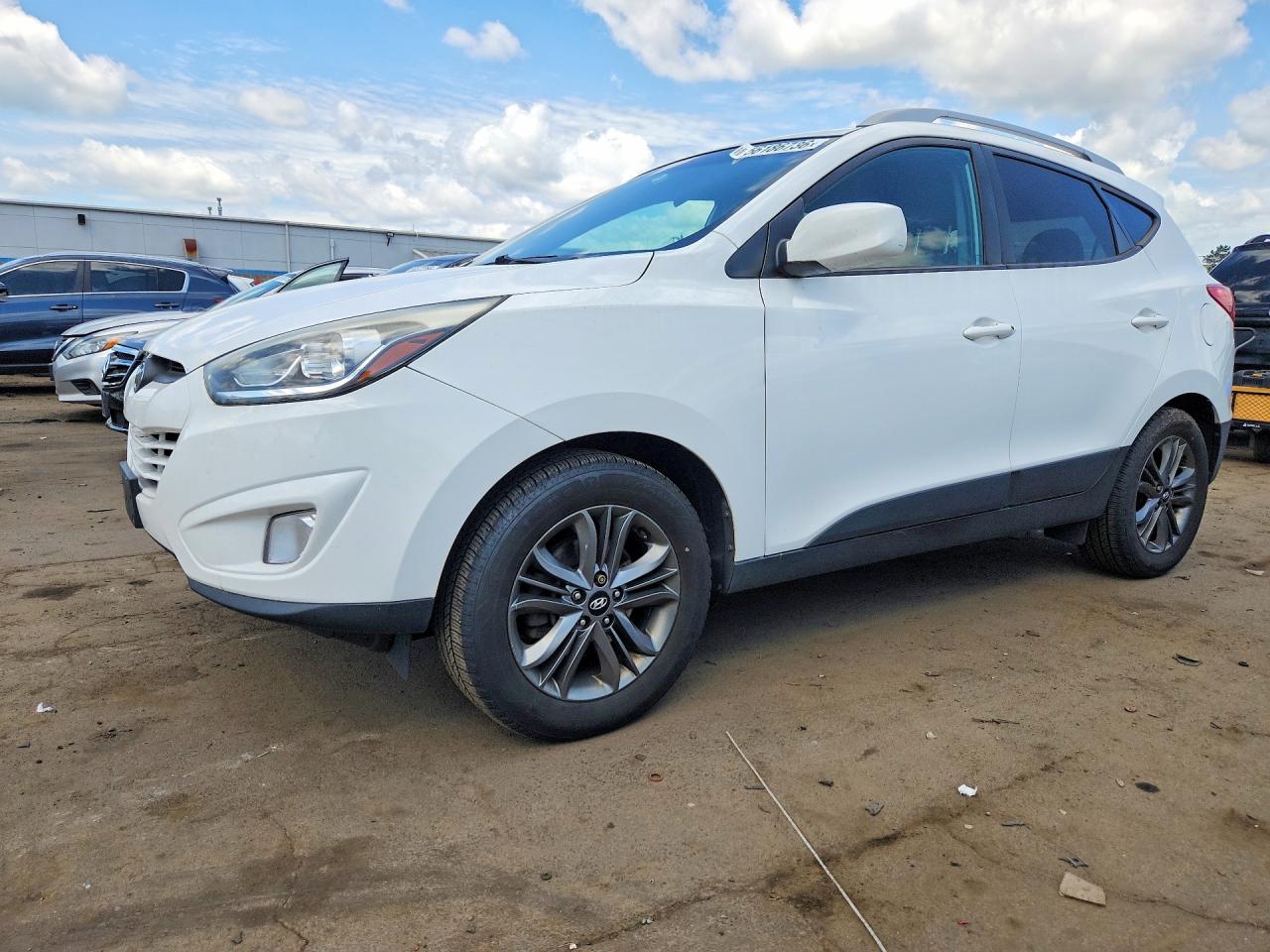 Salvage Hyundai TUCSON Image