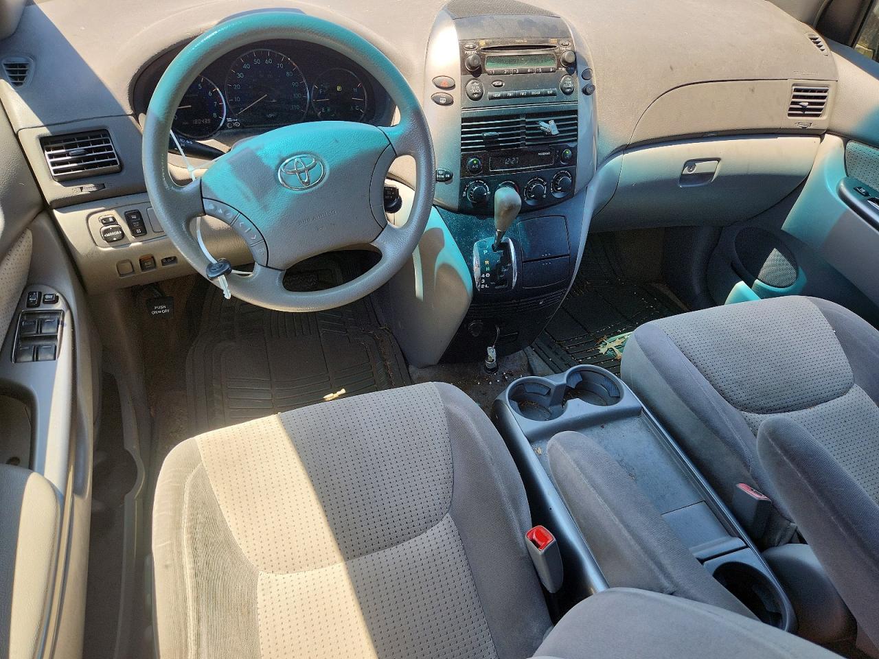 Toyota Sienna Le 7-passenger