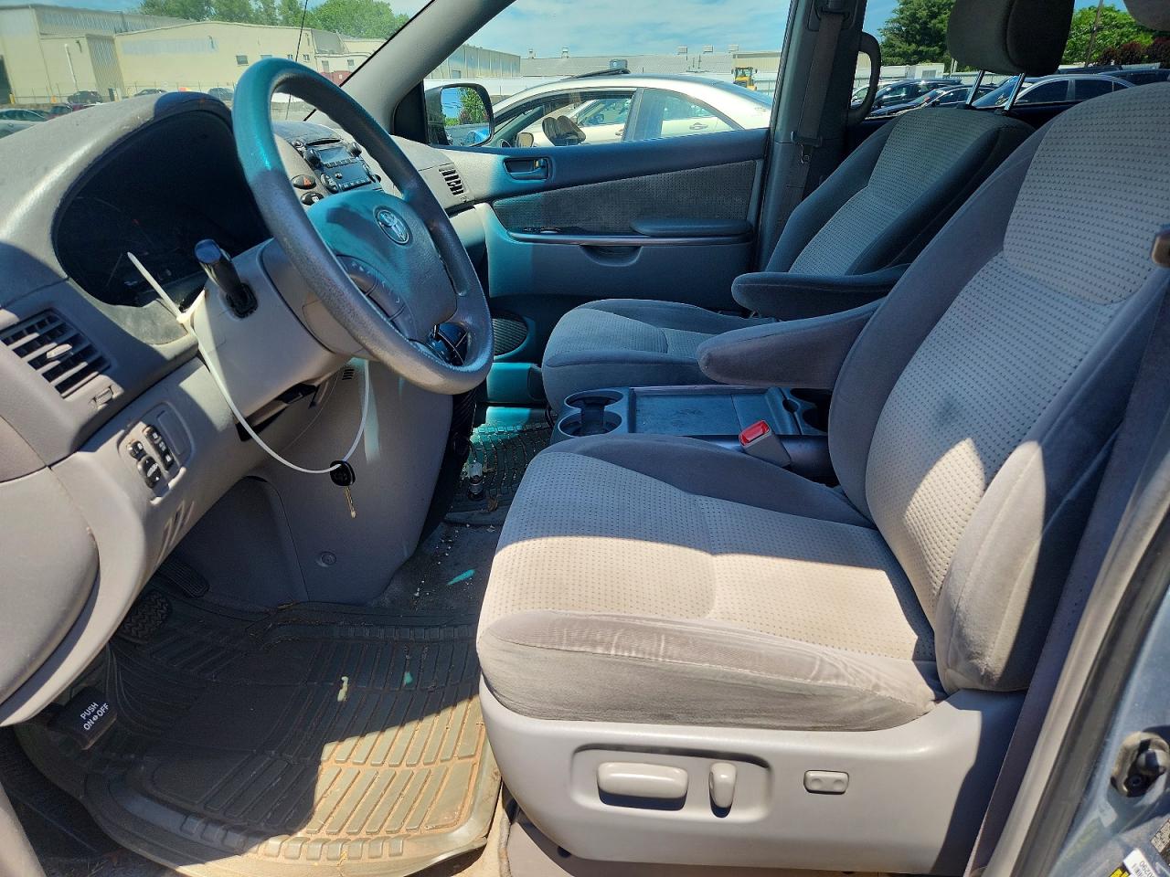 Toyota Sienna Le 7-passenger