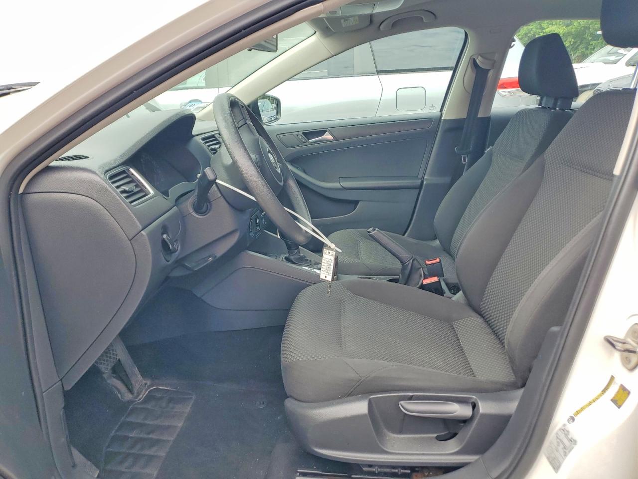 Volkswagen Jetta Base