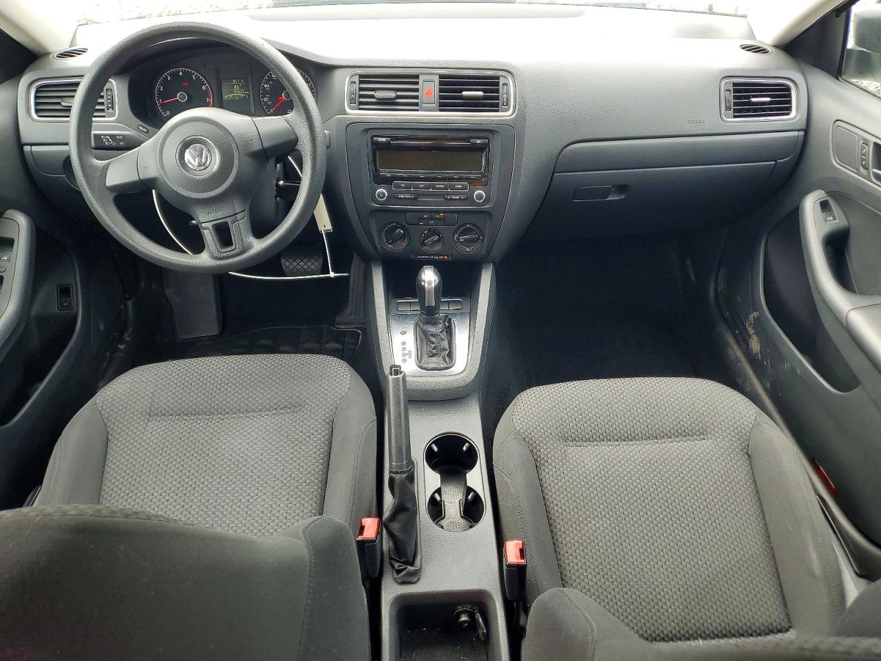 Volkswagen Jetta Base