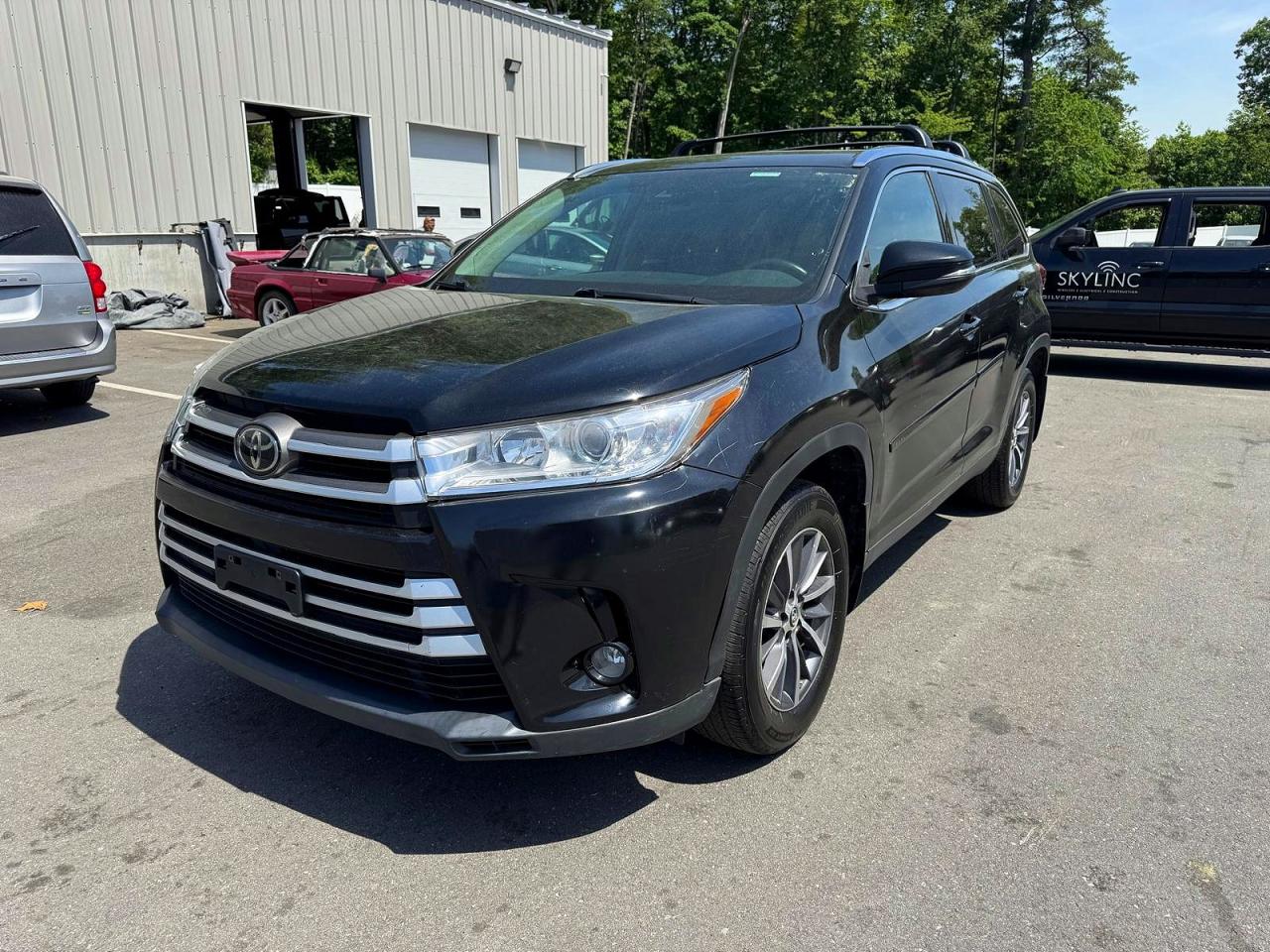 Salvage Toyota Highlander Image