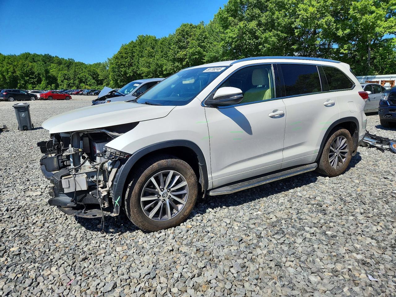Salvage Toyota Highlander Image