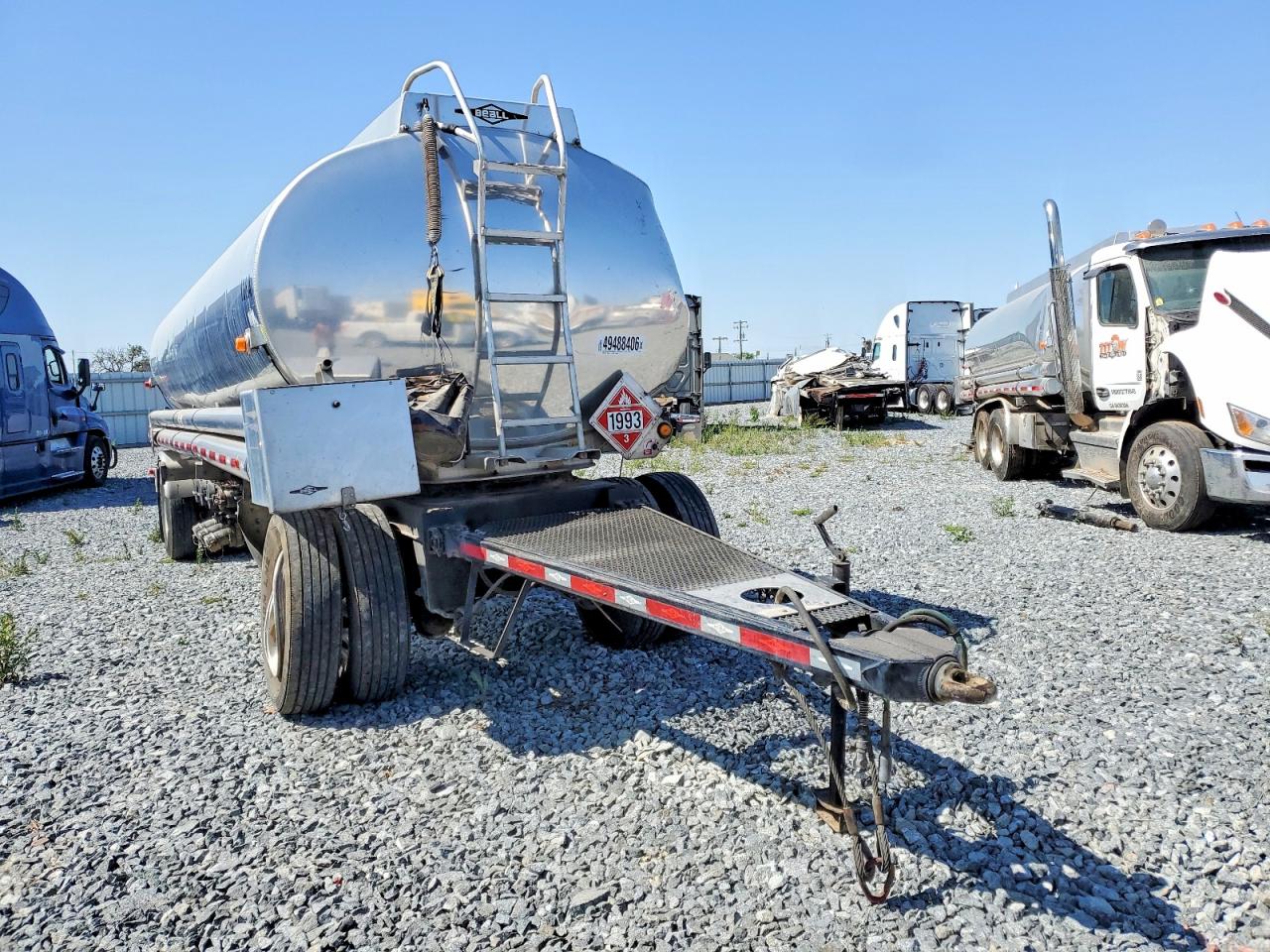 Salvage Mac Trailer Manufacturing Other Image