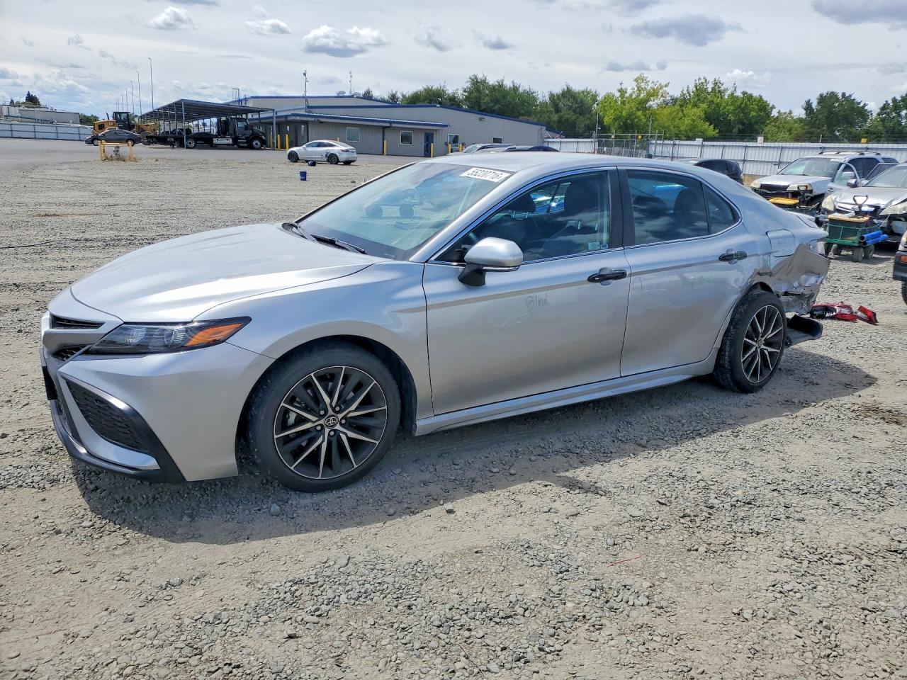 Salvage Toyota Camry Image