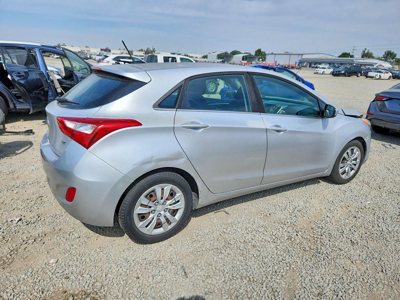 Hyundai ELANTRA Base