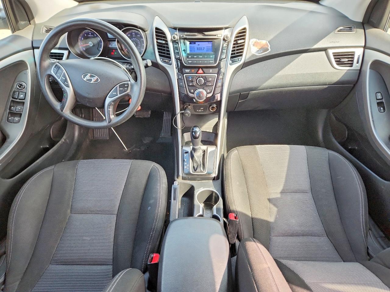 Hyundai ELANTRA Base