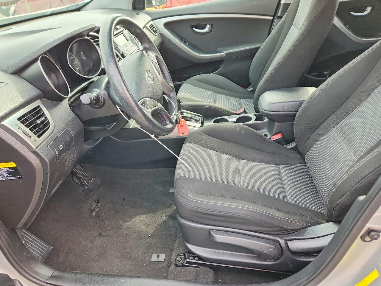 Hyundai ELANTRA Base