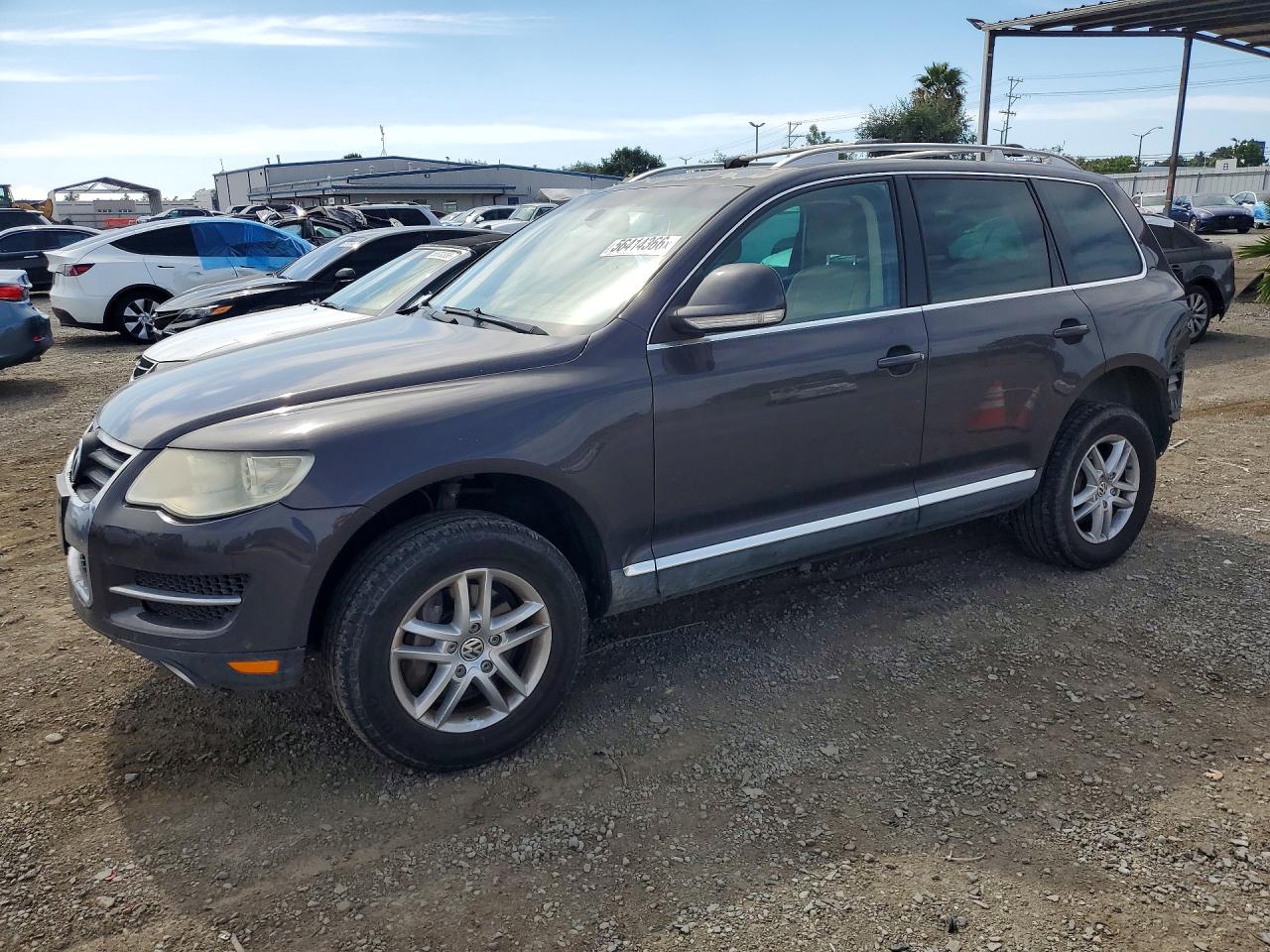 Salvage Volkswagen Touareg Image