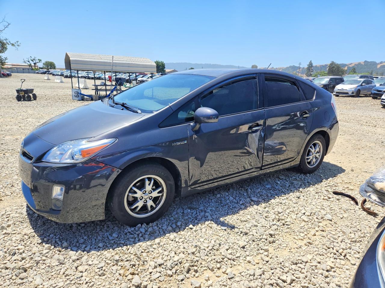Salvage Toyota Prius Image