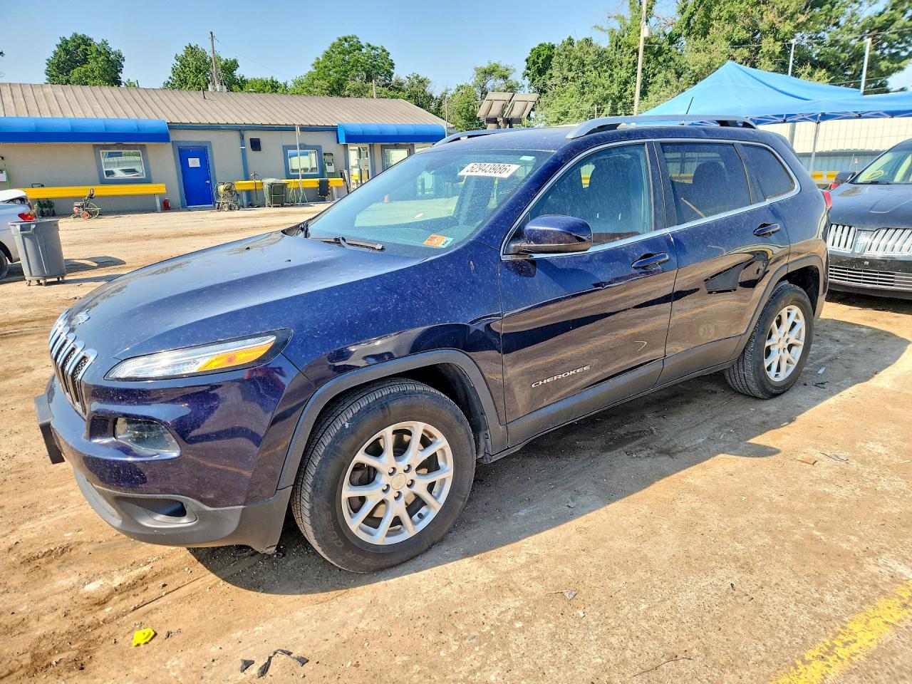 Salvage Jeep Cherokee Image