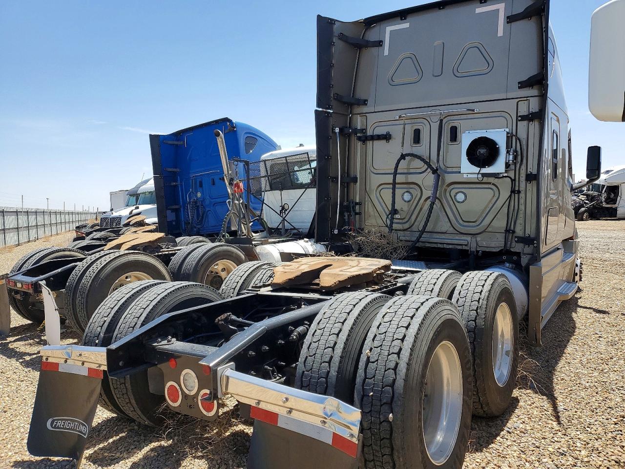 Freightliner Cascadia 126