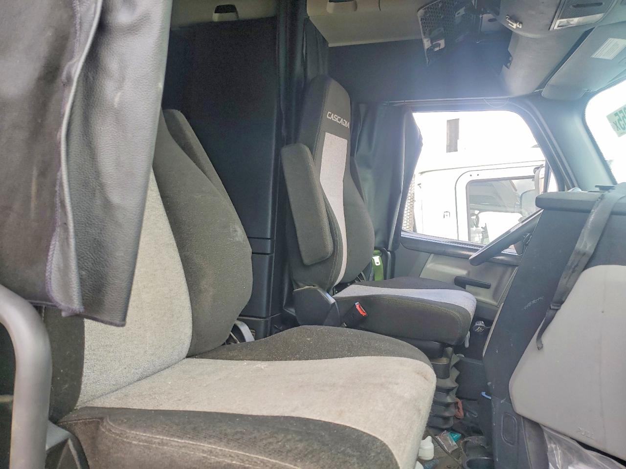 Freightliner Cascadia 126