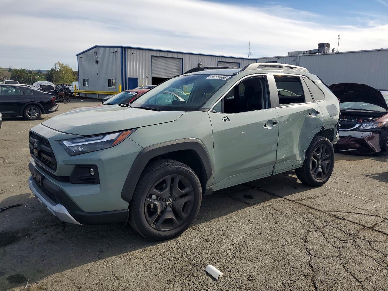Salvage Toyota RAV4 Image