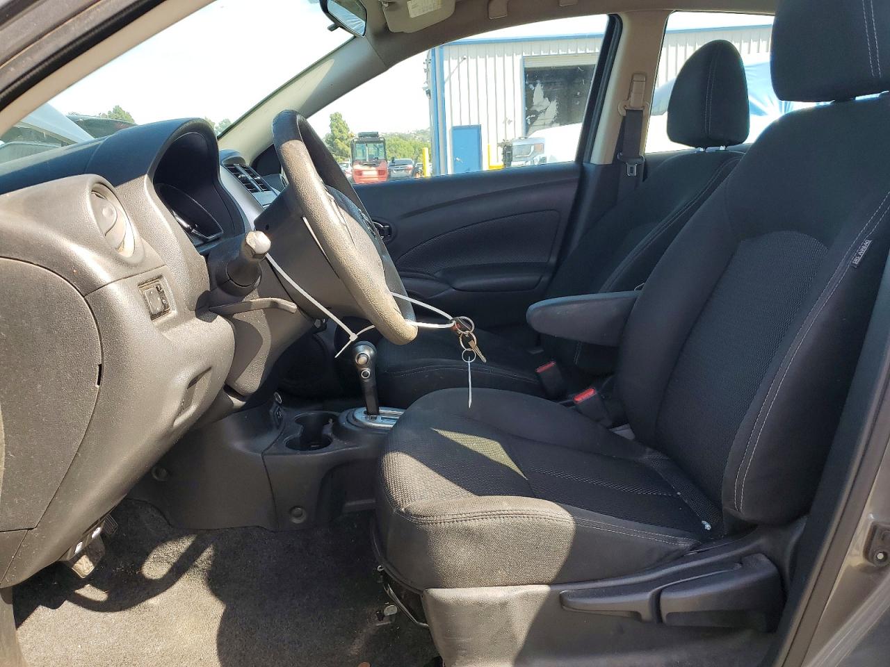 Nissan Versa Sv