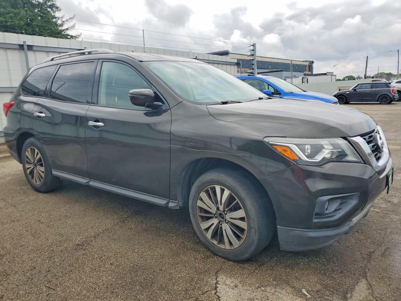 Nissan Pathfinder Sv