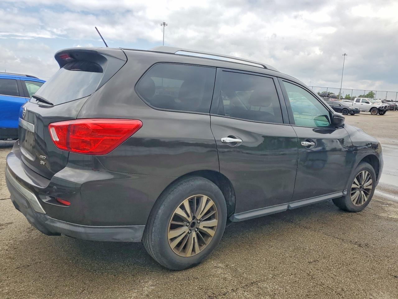 Nissan Pathfinder Sv