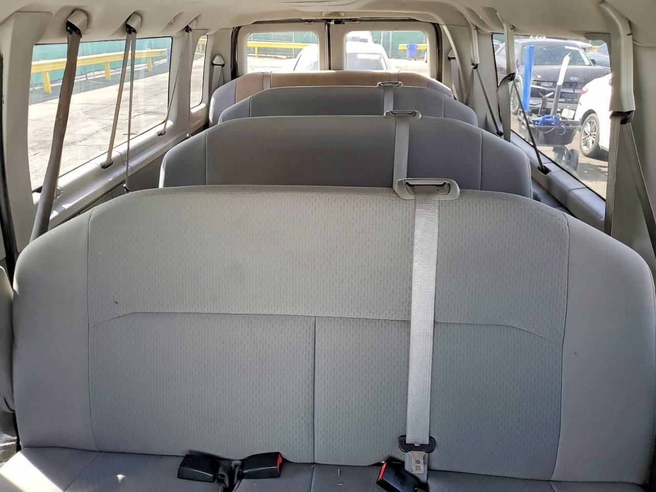 Ford Econoline E350 Super Duty Wagon