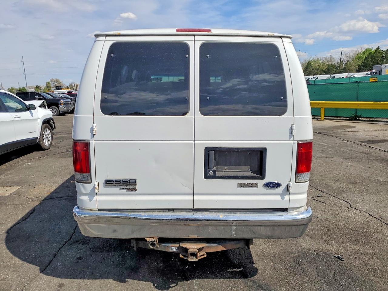 Ford Econoline E350 Super Duty Wagon