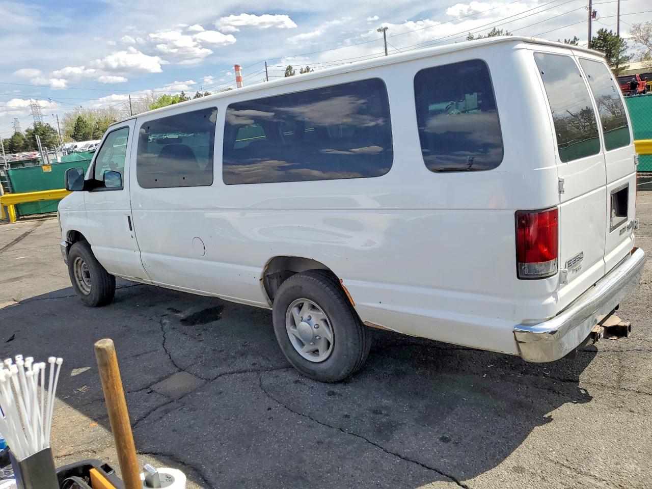 Ford Econoline E350 Super Duty Wagon