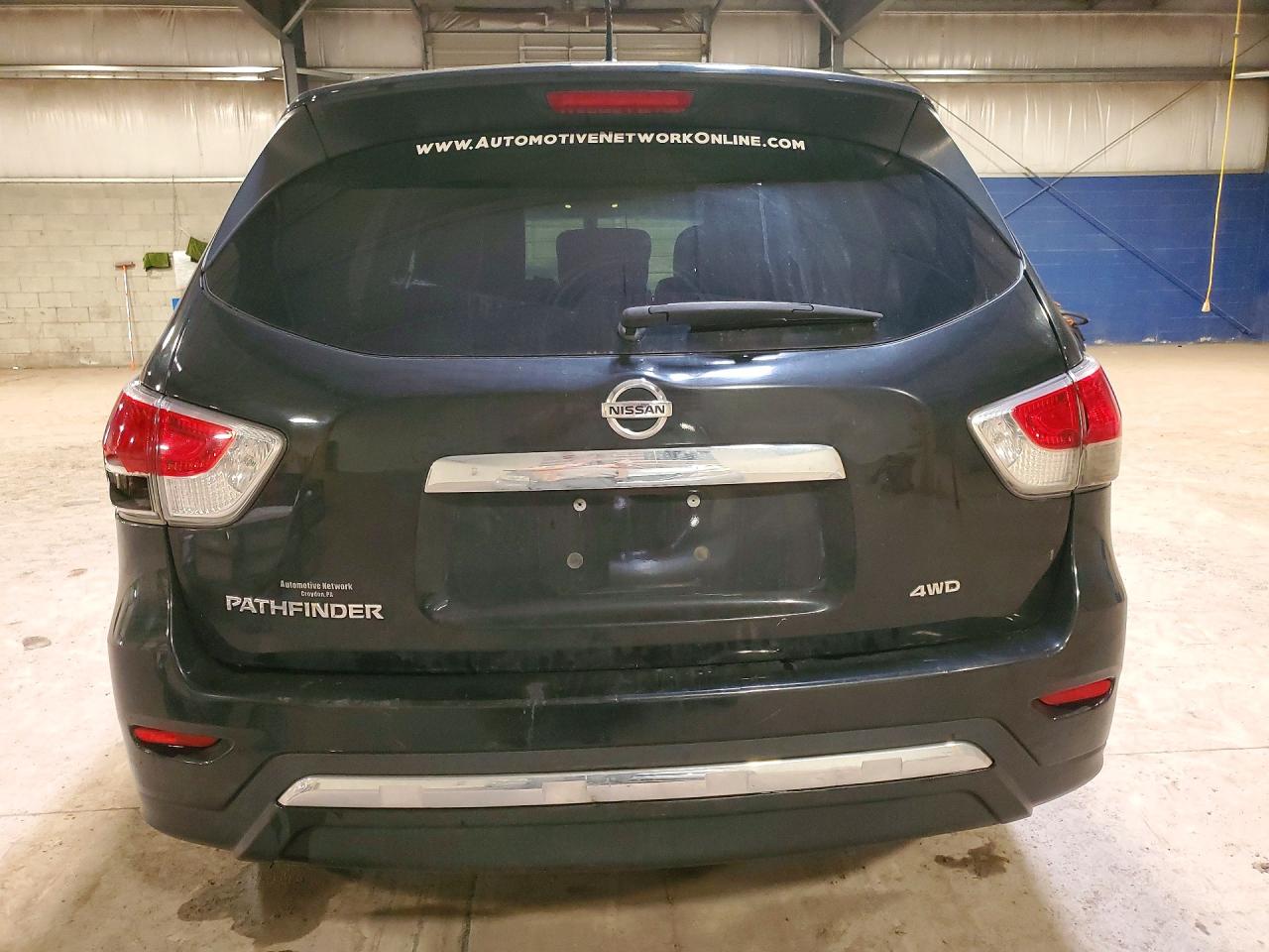 Nissan Pathfinder S