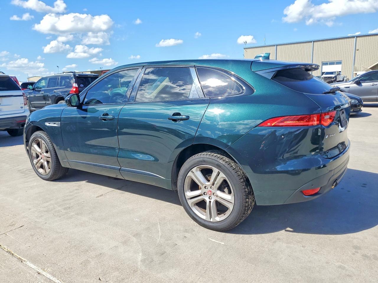 Jaguar F-PACE R - Sport
