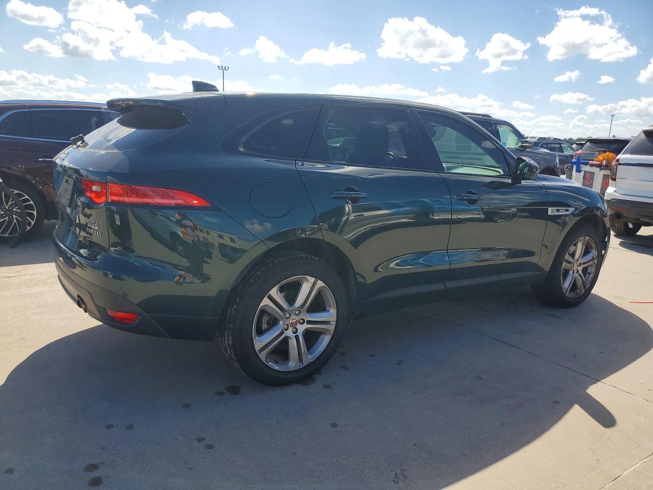 Jaguar F-PACE R - Sport