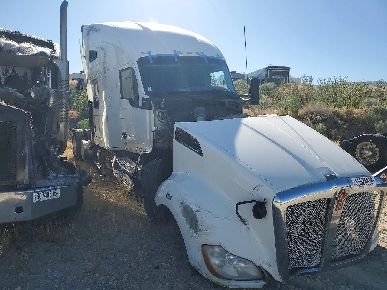 Salvage Kenworth Construction Image