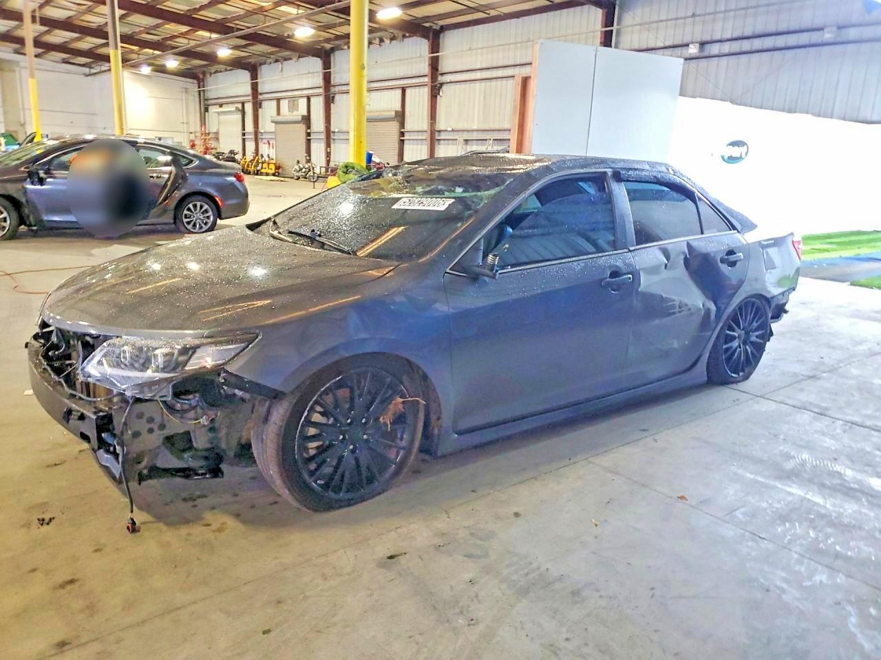 Salvage Toyota Camry Image