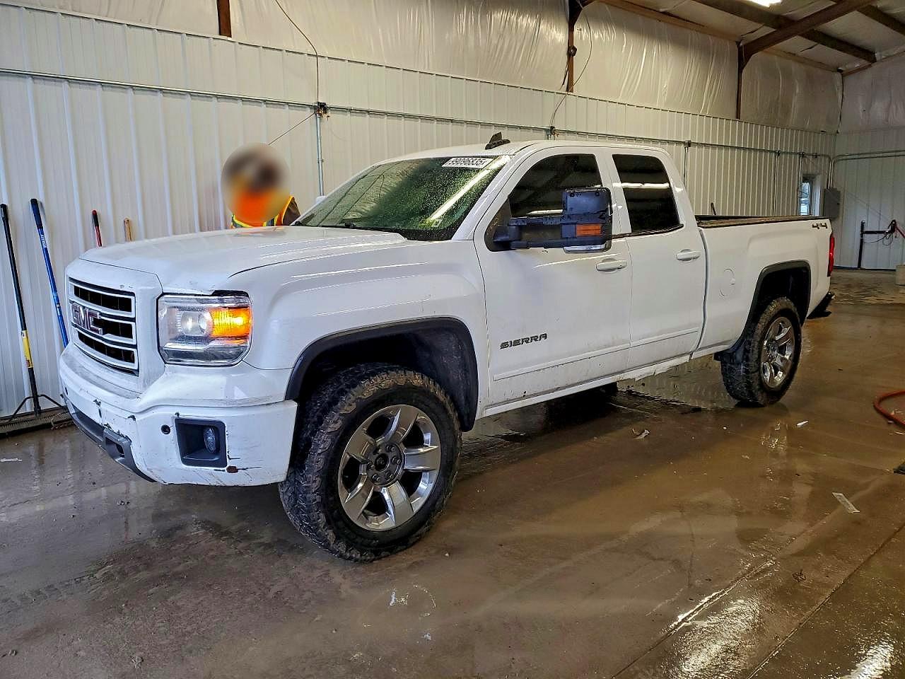 Salvage GMC Sierra Image