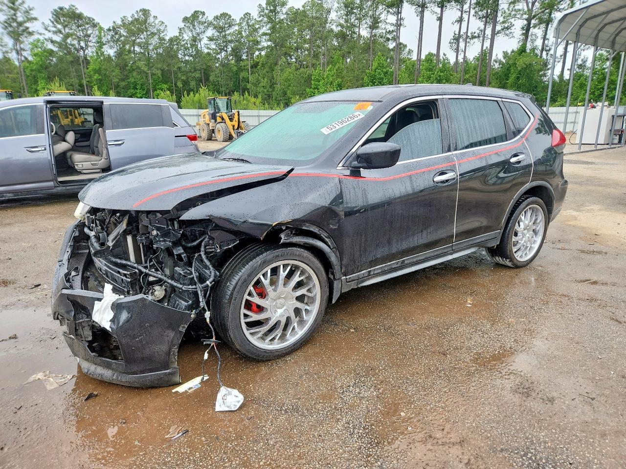 Salvage Nissan Rogue Image