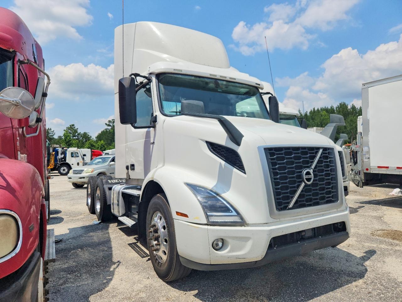 Salvage Volvo Vnr Image