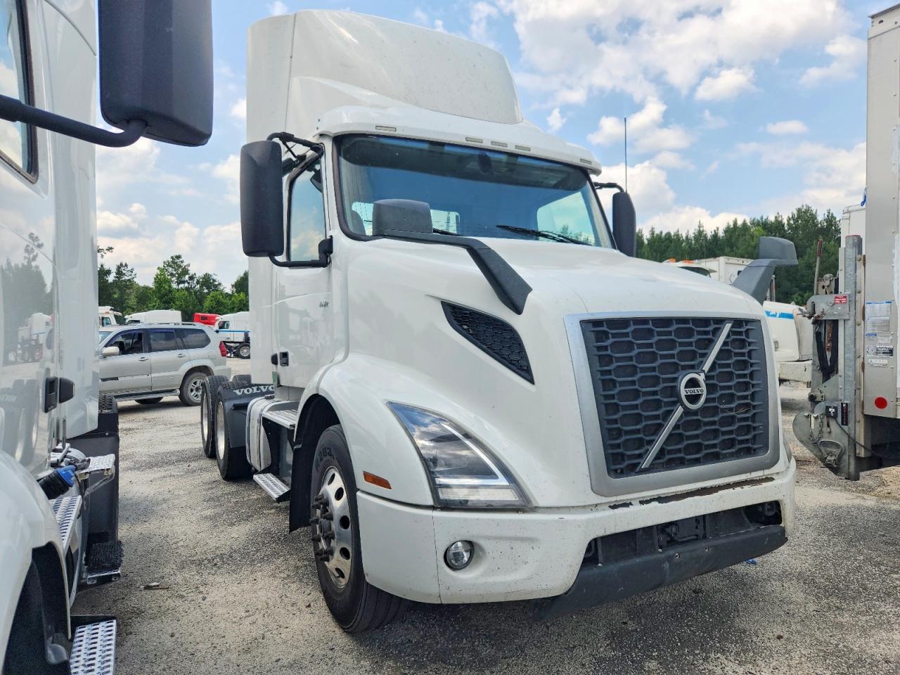 Salvage Volvo Vnr Image