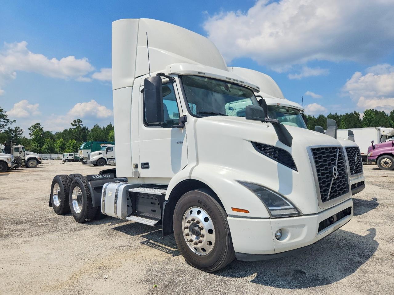 Salvage Volvo Vnr Image