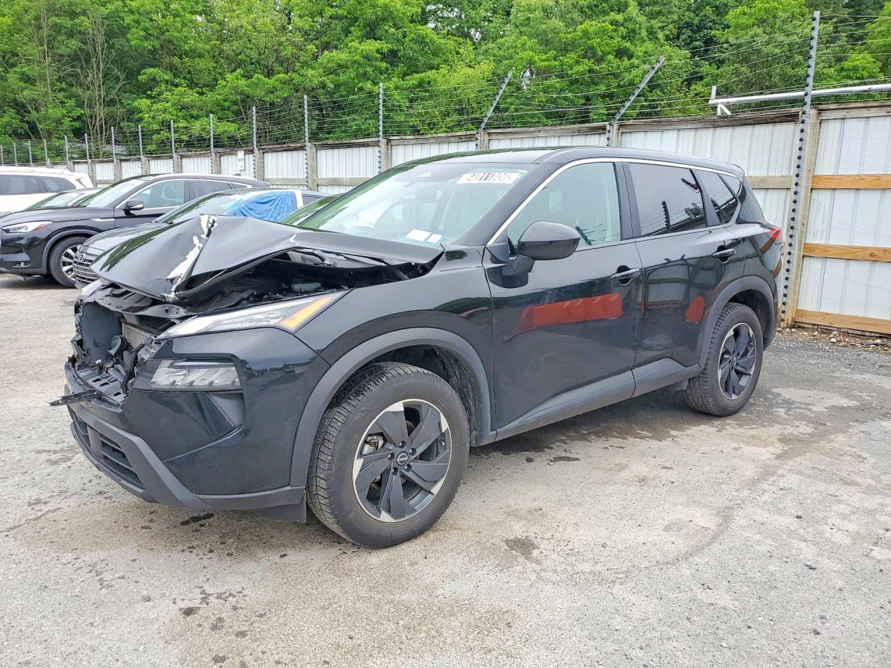 Salvage Nissan Rogue Image