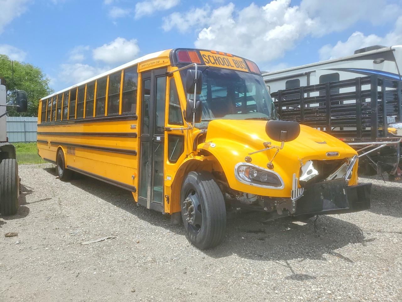 Salvage Freightliner Chassis Image
