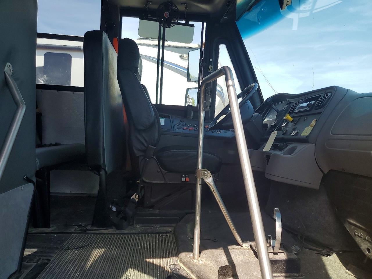 Freightliner Chassis B2b