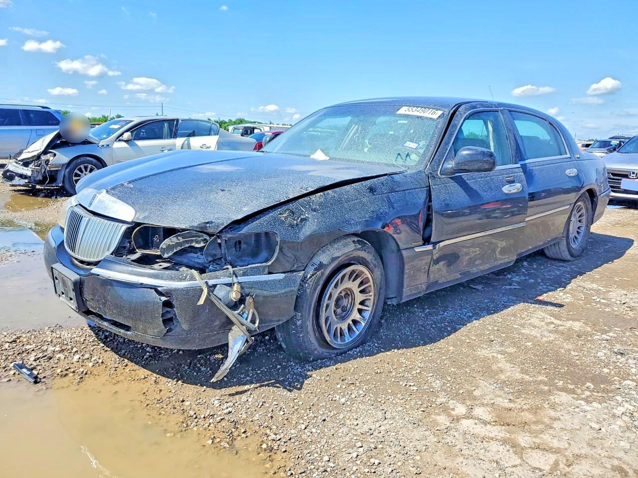 Salvage Lincoln Towncar Image