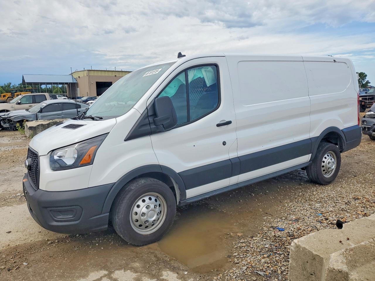 Salvage Ford Transit Image