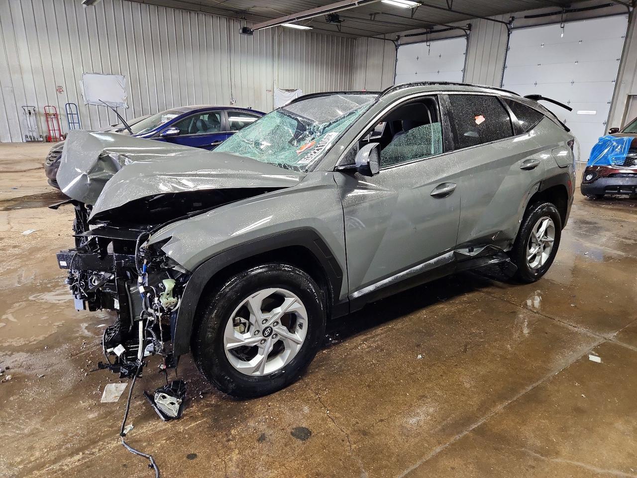 Salvage Hyundai TUCSON Image