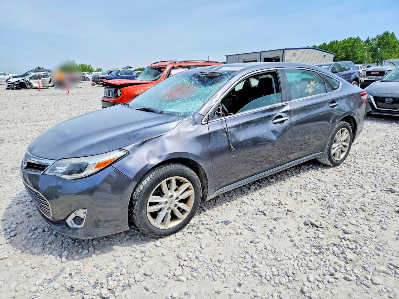 Salvage Toyota Avalon Image