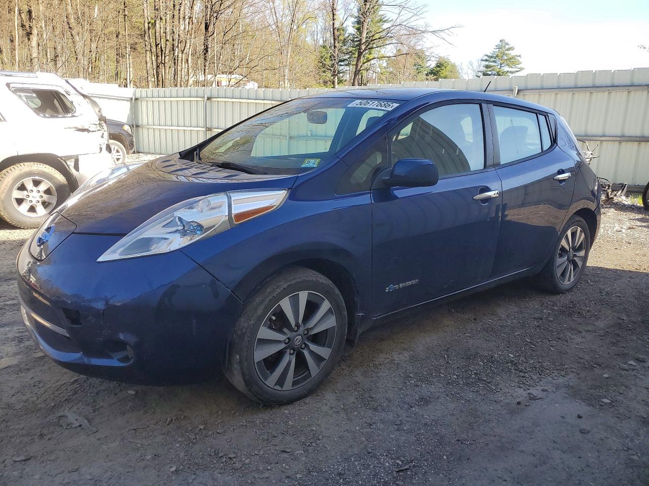 Salvage Nissan LEAF Image