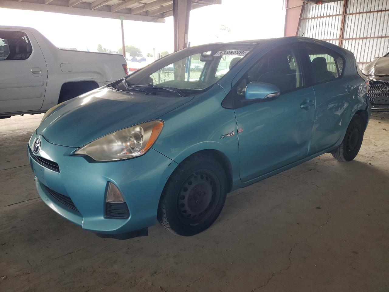 Salvage Toyota Prius Image