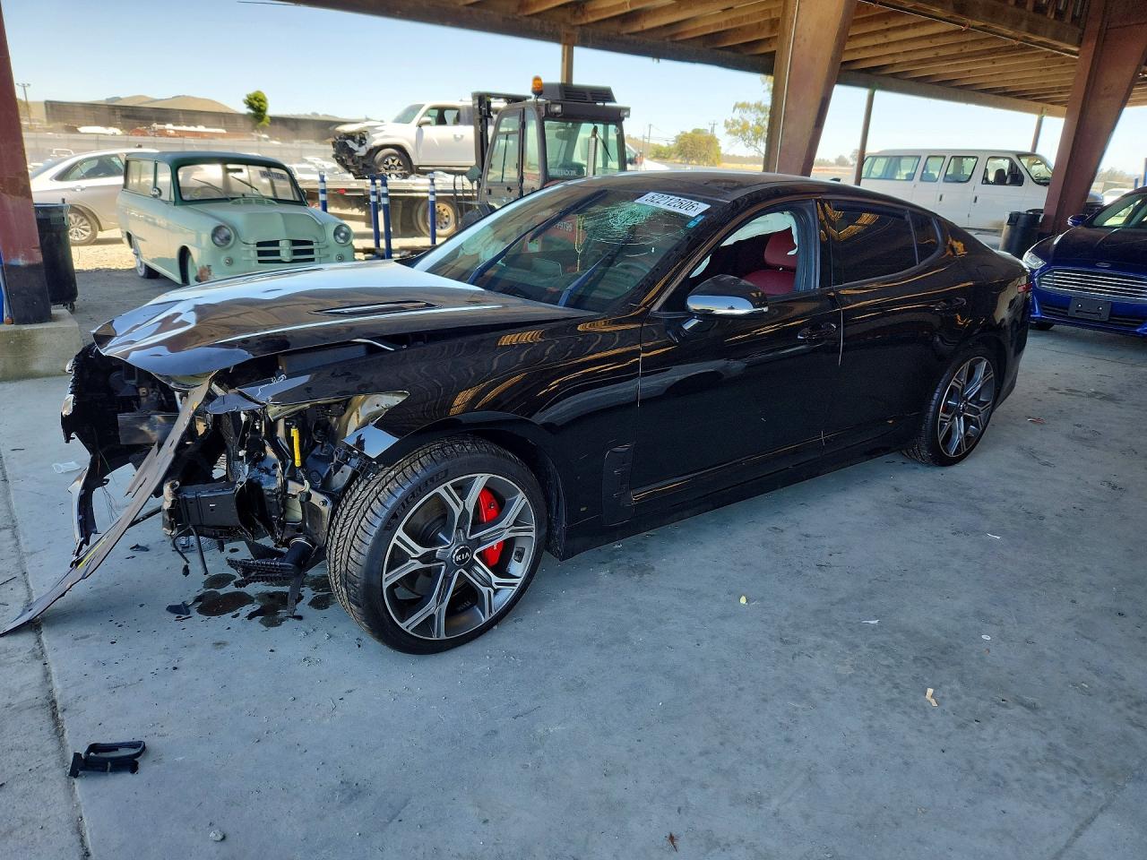 Salvage Kia Stinger Image