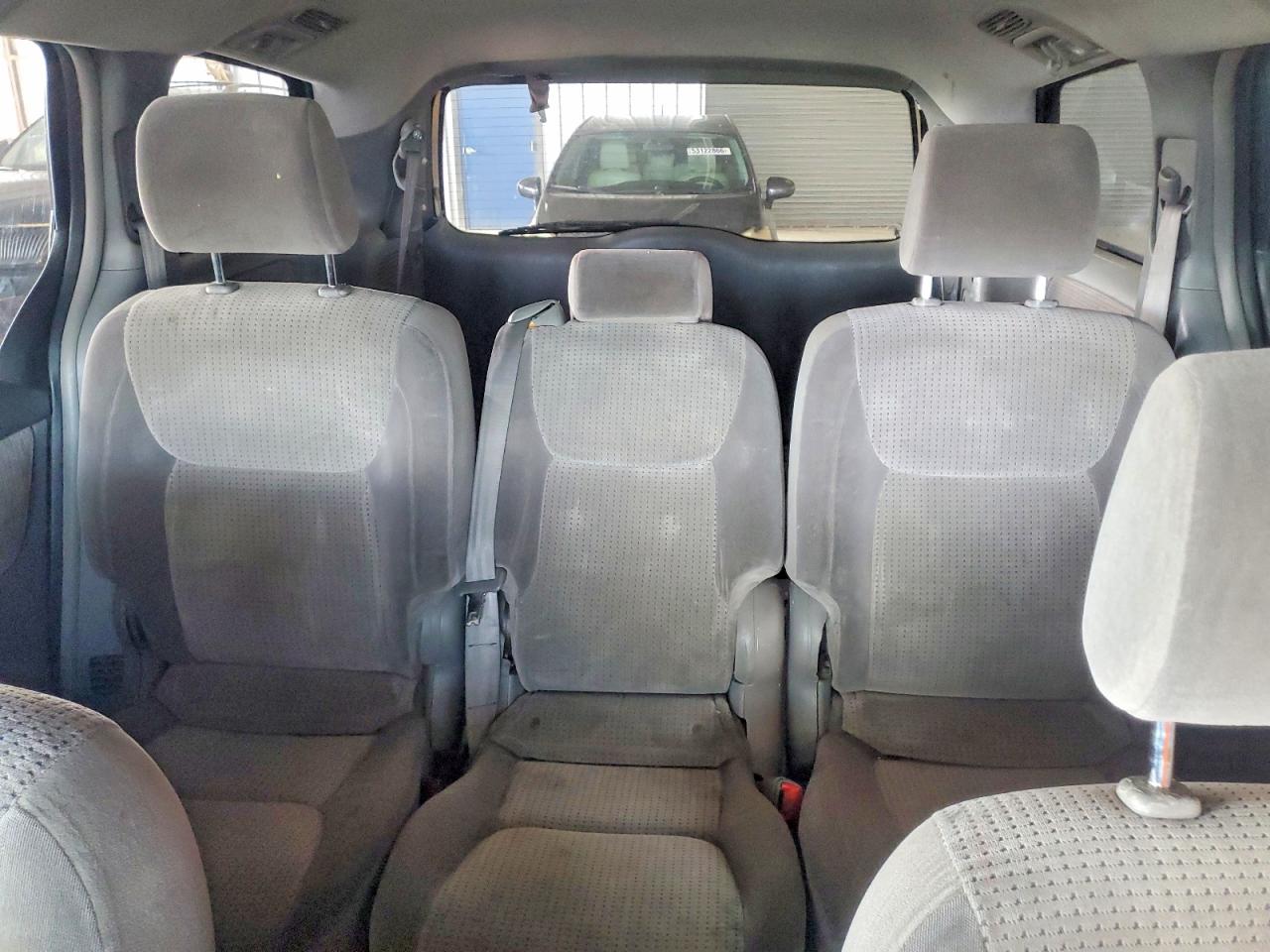 Toyota Sienna Le 8-passenger