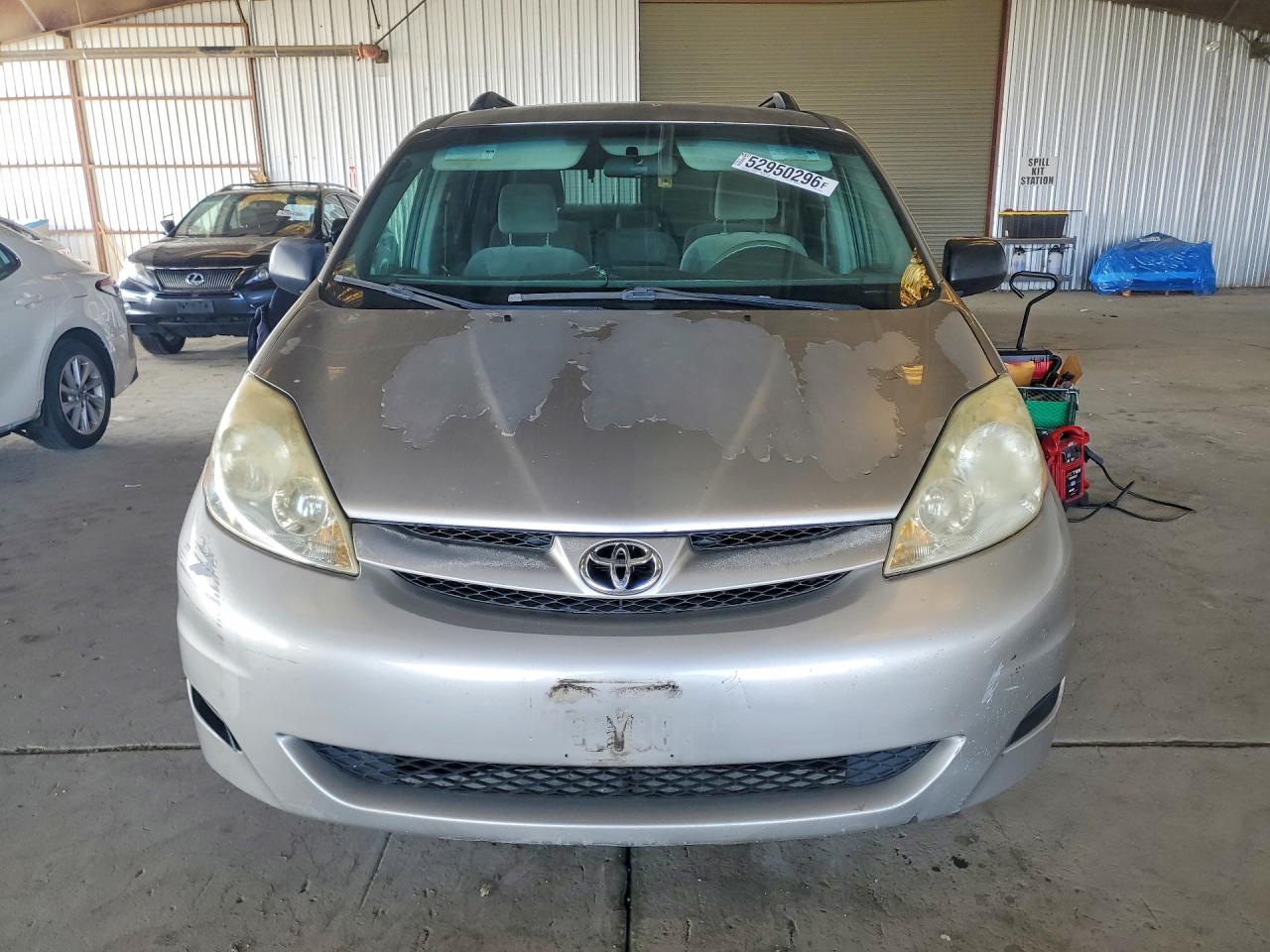 Toyota Sienna Le 8-passenger