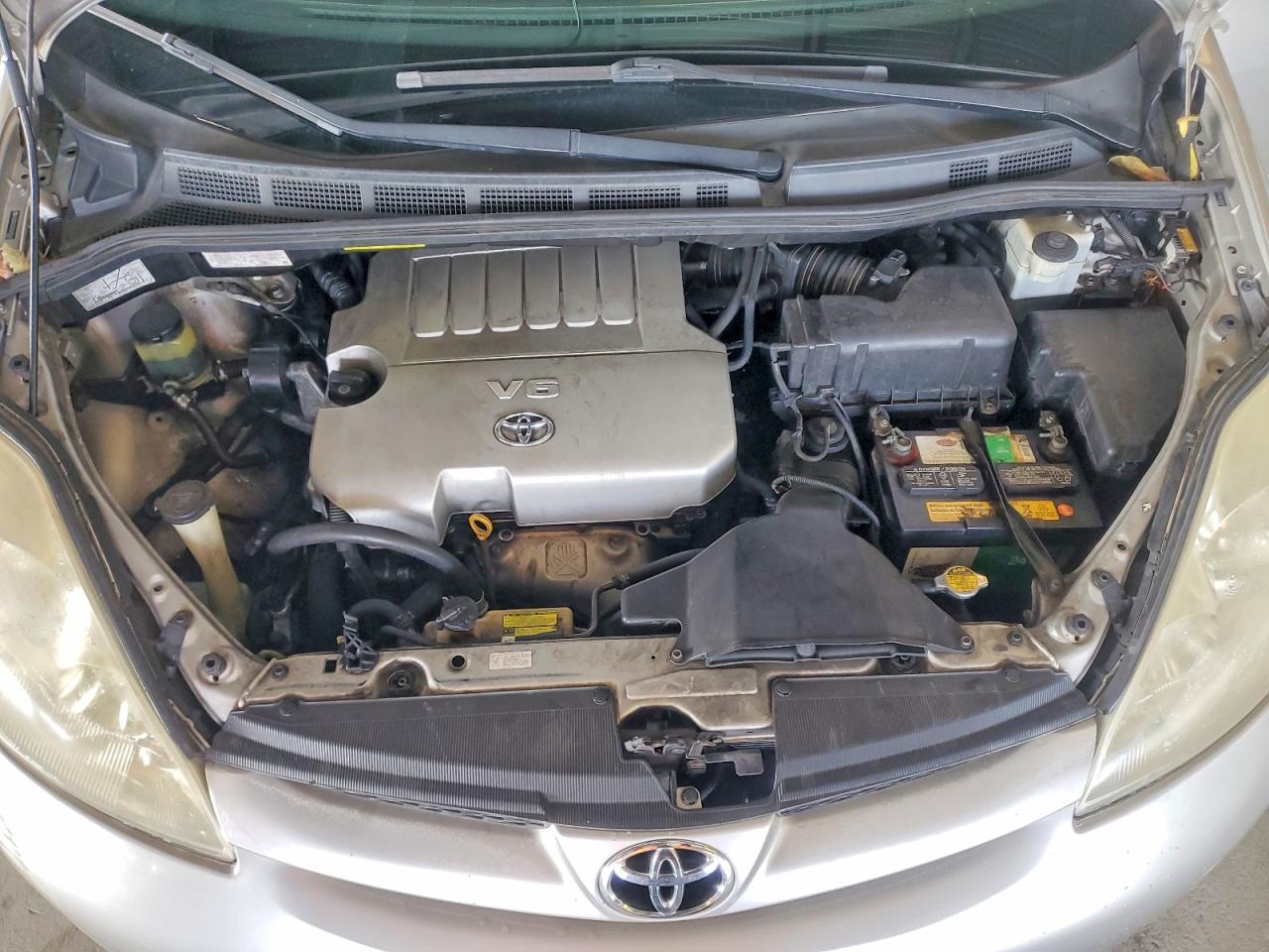 Toyota Sienna Le 8-passenger